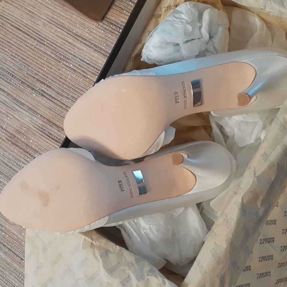 White wedding pumps - Picture 5 of 6